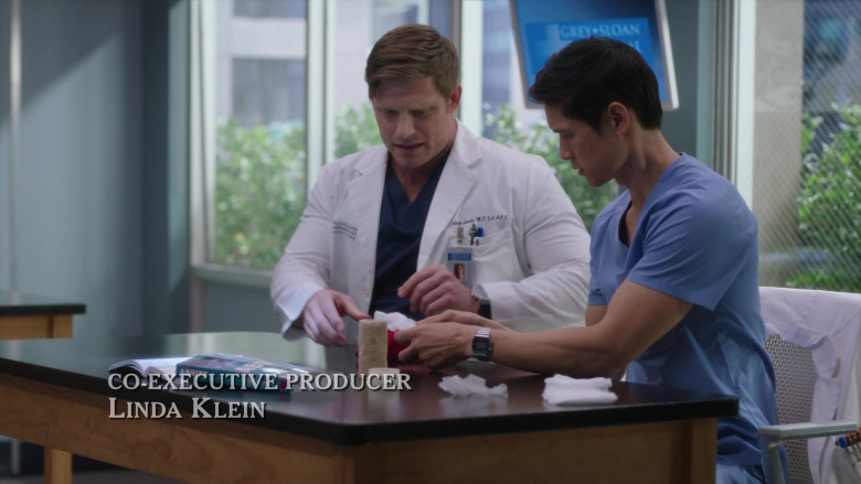 Casio Watch in Grey's Anatomy S20E08 "Blood, Sweat and Tears" (2024) - 517532