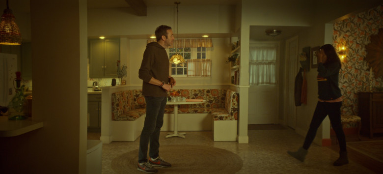 Nike Sneakers in The Big Door Prize S02E06 "Back in the Saddle" (2024) - 515117