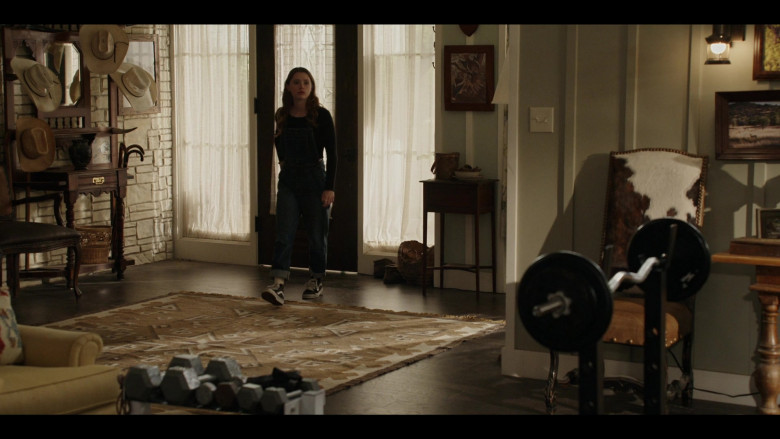 Vans Shoes in Walker S04E07 "Hold Me Now" (2024) - 519242