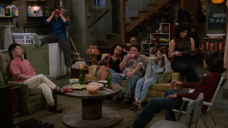 Comet, Tide, Coca-Cola, Sprite in That '90s Show S02E08 "Friends in Low Places" (2024) - 534546
