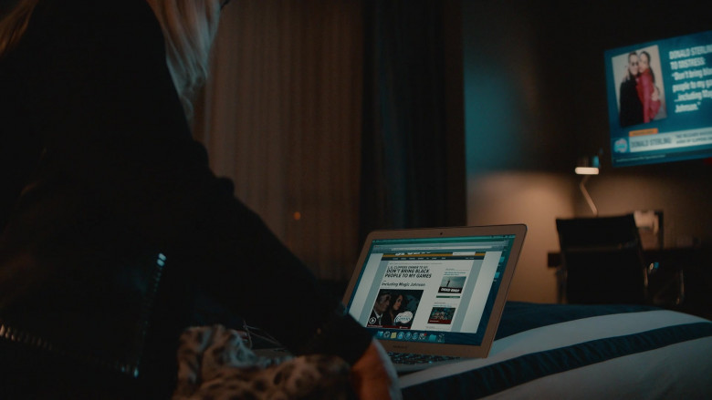 Apple MacBook Laptop in Clipped S01E01 "White Party" (2024) - 530141