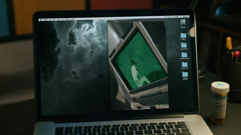 Apple MacOS in Evil S04E03 "How To Slaughter A Pig" (2024) - 527242