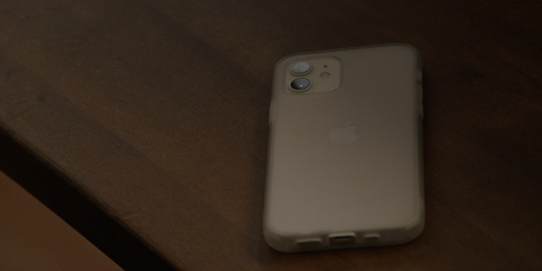 Apple iPhone Smartphone in Dark Matter S01E07 "In the Fires of Dead Stars" (2024) - 528001