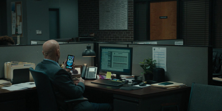 Dell Monitors in Mayor of Kingstown S03E03 "Barbarians at the Gate" (2024) - 529447