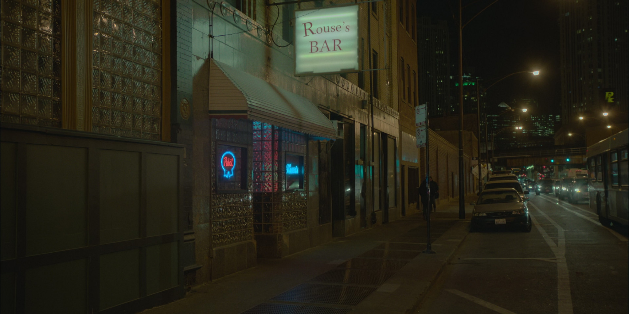 Pabst And Hamm's Beer Signs In Presumed Innocent S01E03 