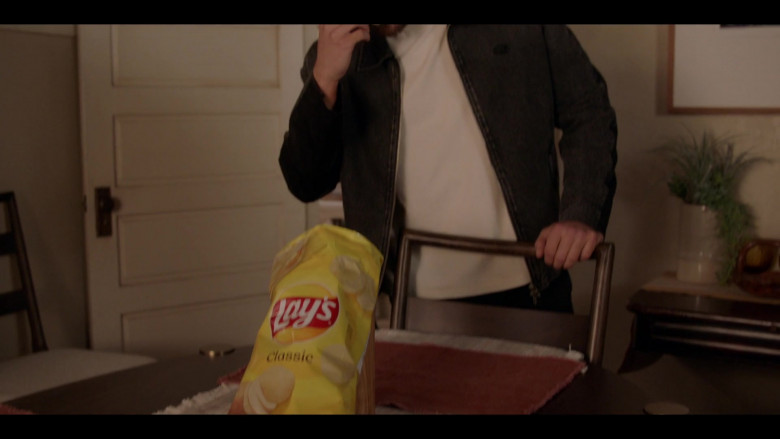 Lay's Classic Potato Chips in All American S06E10 "Mass Appeal" (2024) - 525756