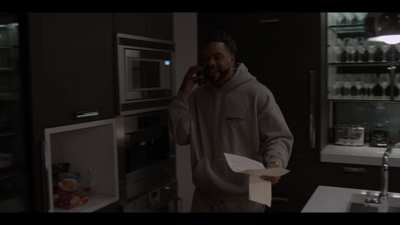 Ruffles Chips and Fear Of God Essentials Hoodie in Power Book II: Ghost S04E01 "I Don't Die Easy" (2024) - 527417