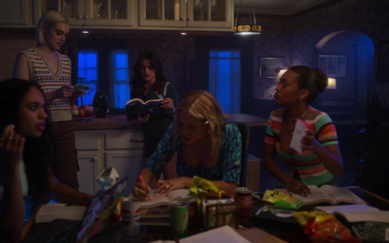 #2636 – ProductPlacementBlog.com – Pretty Little Liars Original Sin Season 2 Episode 8 – Product Placement Tracking (Timecode – 00h 43m 55s)