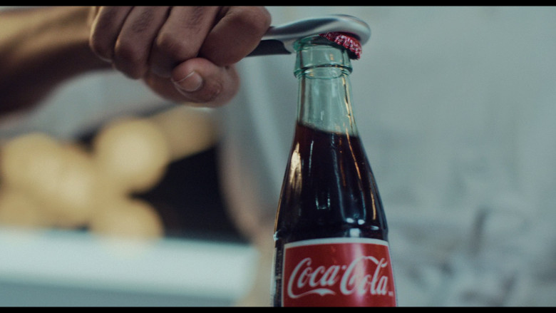 Coca-Cola Soda in The Bear S03E03 "Doors" (2024) - 534659