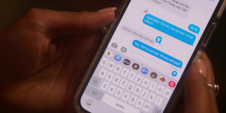 Apple iPhone Smartphone in Pretty Little Liars: Original Sin S02E06 "Chapter Sixteen: Hell House" (2024) - 527450