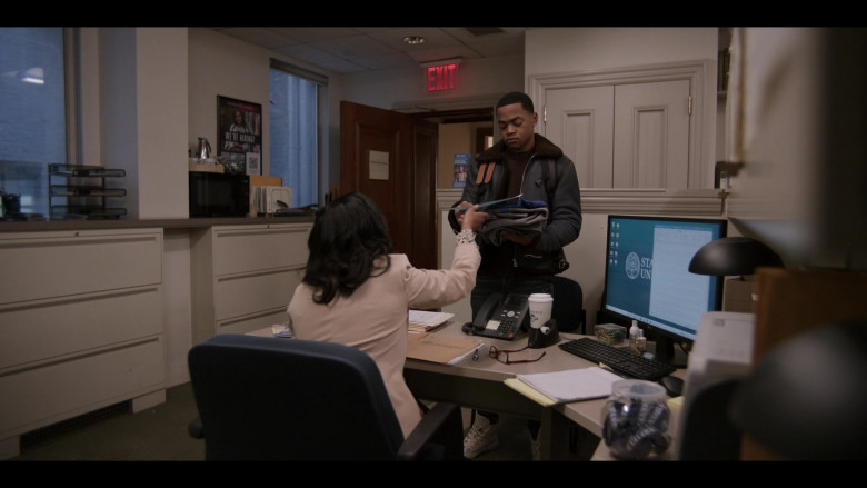 Dell Monitor in Power Book II: Ghost S04E02 "To Thine Own Self" (2024) - 529575