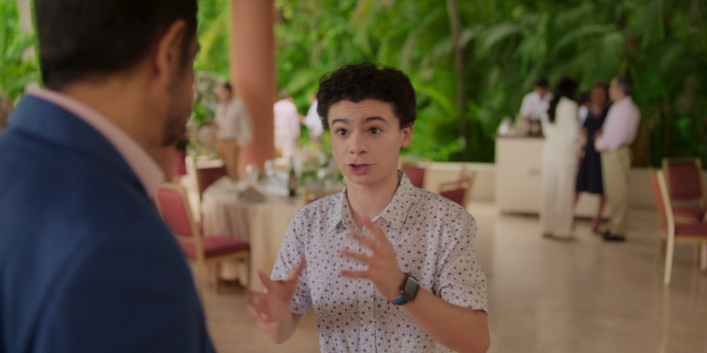 Apple Watch in Acapulco S03E09 "Rock You Like a Hurricane" (2024) - 530590