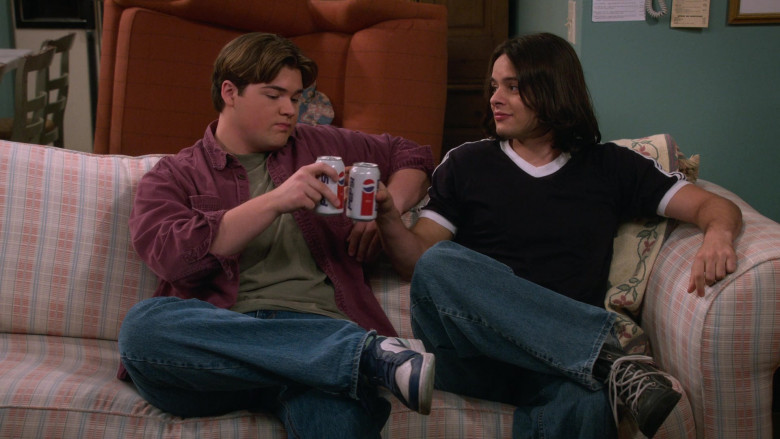 Pepsi Soda in That '90s Show S02E03 "Just a Friend" (2024) - 534007