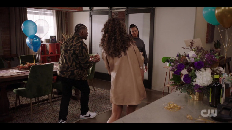 Nike Sneakers in All American: Homecoming S03E04 "Control" (2024) - 545246