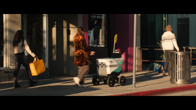 Serve Robotics Robot Delivery in Beverly Hills Cop: Axel F (2024) - 536879