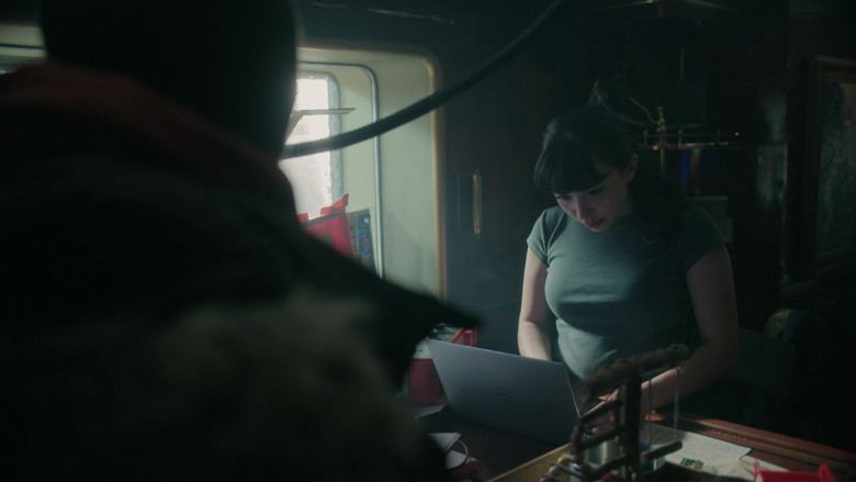 Dell Laptop in Snowpiercer S04E01 "Snakes in the Garden" (2024) - 543842