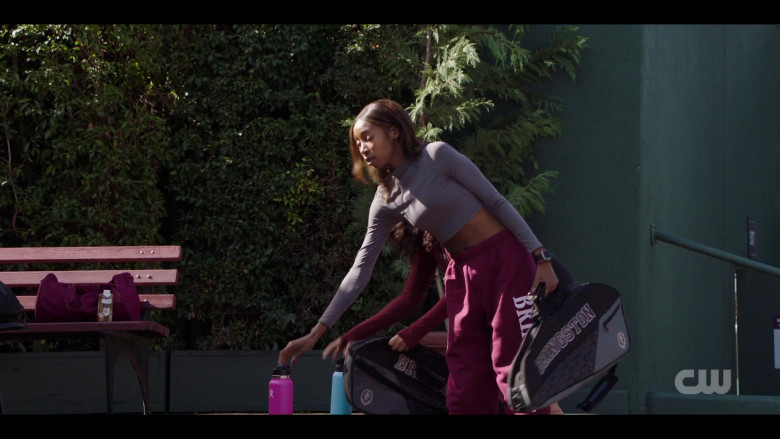 Hydro Flask Bottles in All American: Homecoming S03E03 "Right My Wrongs" (2024) - 543875