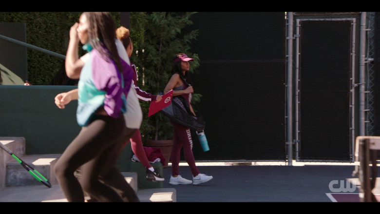 Nike Sneakers in All American: Homecoming S03E02 "Level Up" (2024) - 541471