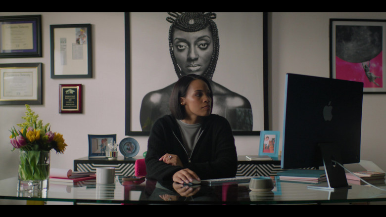 Apple iMac Computer in The Emperor of Ocean Park S01E03 "Chapter Three" (2024) - 544859