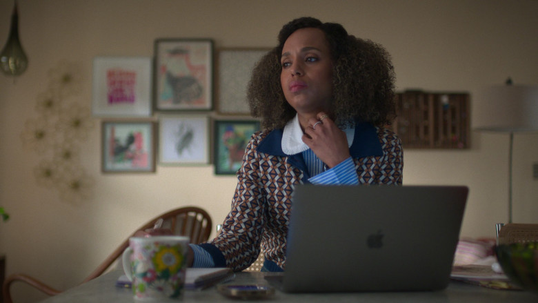 Apple MacBook Laptop in UnPrisoned S02E01 "Don't Try Harder, Try Different" (2024) - 541817