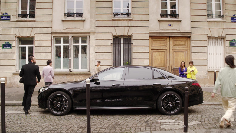 Mercedes-Benz S-Class Car in Emily in Paris S04E02 (2024) - 553525