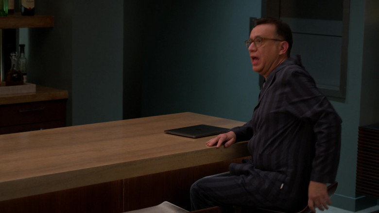 Apple MacBook Laptops in Unstable S02E08 "Ellis U" (2024) - 546719