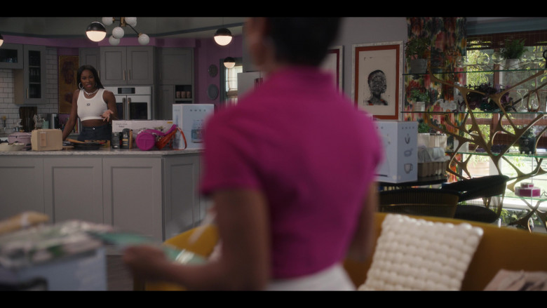 Peets Coffee, Telfar Bag, Smeg Coffee Maker and Mixer in Bel-Air S03E01 (2024) - 552888