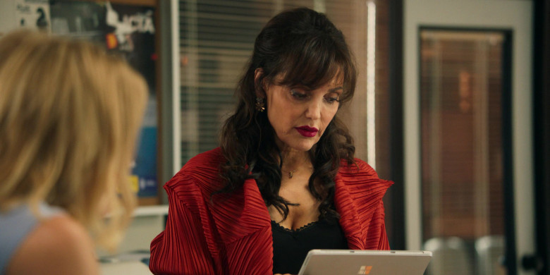 Microsoft Surface Tablet (Scene 3) in The Mallorca Files S03E08 (2024) - 559478