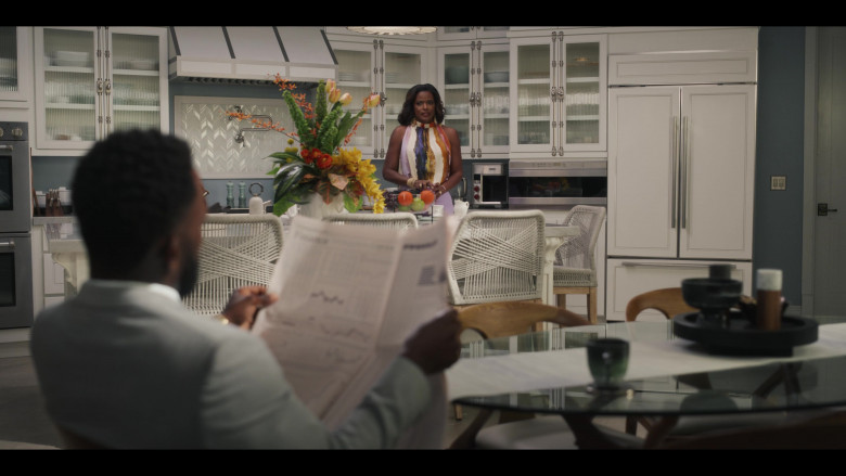 Wolf Coffee Maker and Oven in Bel-Air S03E03 (2024) - 553203