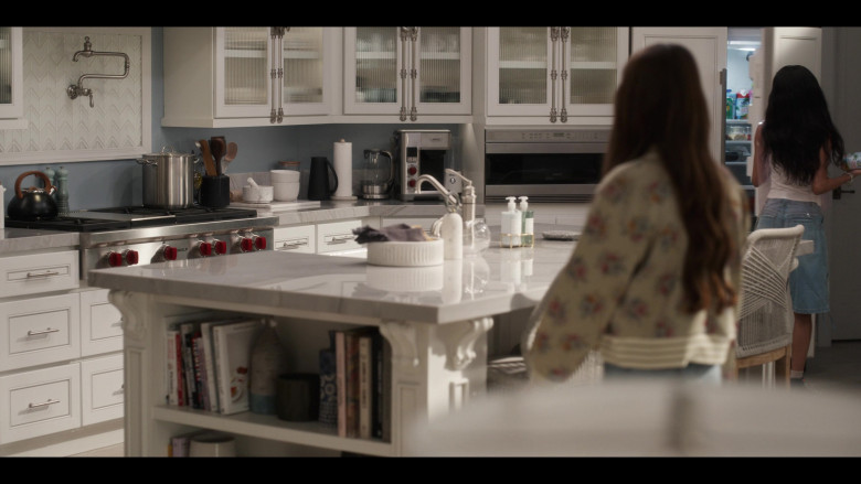 Wolf Range, Coffee Maker, Oven and Oster in Bel-Air S03E05 (2024) - 558141