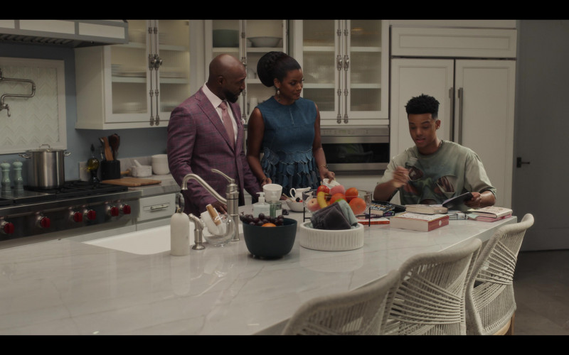 #135 – ProductPlacementBlog.com – Bel-Air Season 3 Episode 2 – Product Placement Tracking (Timecode – 00h 02m 14s)