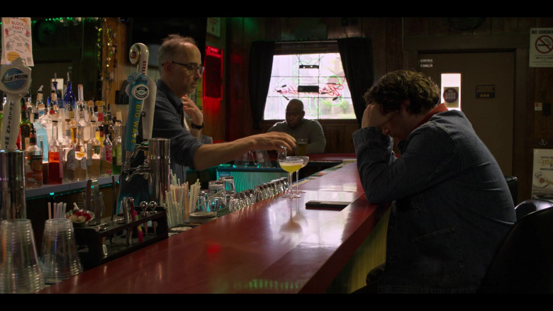 Blue Moon Beer, Kona Brewing Co., Stella Artois, Milagro Tequila, Miller Lite in Mr. Throwback S01E05 (2024) - 550100