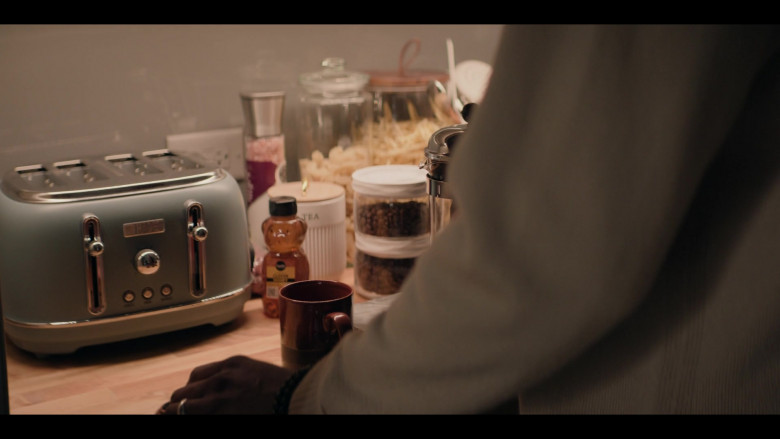 Haden Toaster and Kroger Clover Honey Bear in Emperor of Ocean Park S01E04 "Chapter Four" (2024) - 548325