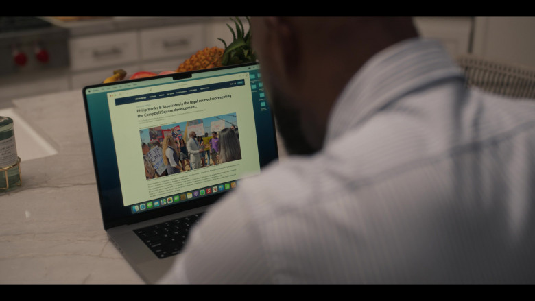 Apple MacBook Laptops in Bel-Air S03E04 (2024) - 555697