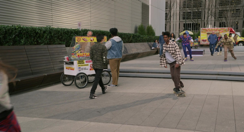 Coca-Cola and Diet Coke Cans in Harold and the Purple Crayon (2024) - 559753