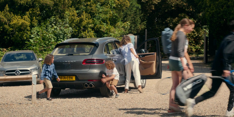 Porsche Macan S Car in Fifteen-Love S01E01 (2023) - 555322