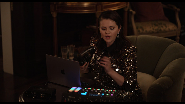 Apple MacBook and Audio-Technica Headphones in Only Murders in the Building S04E01 (2024) - 559585