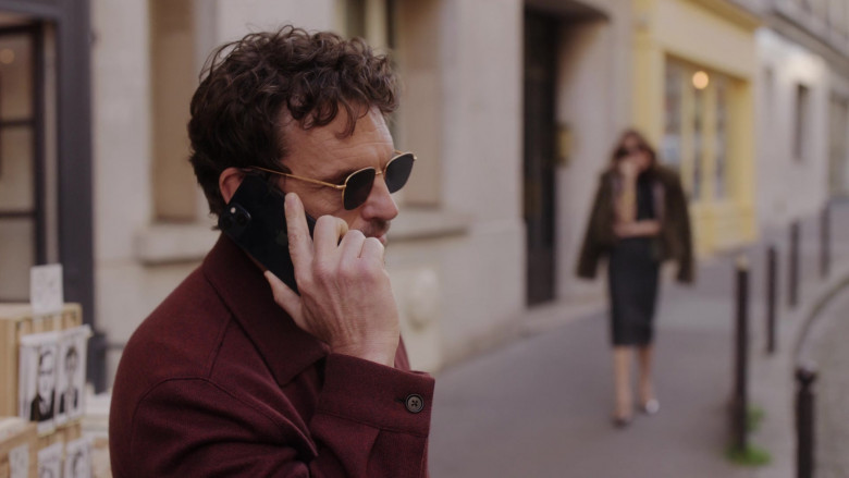 Apple iPhone Smartphone in Emily in Paris S04E04 (2024) - 553761