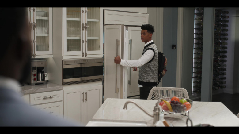 Wolf Coffee Machine, Oster, Wolf Oven in Bel-Air S03E04 (2024) - 555748