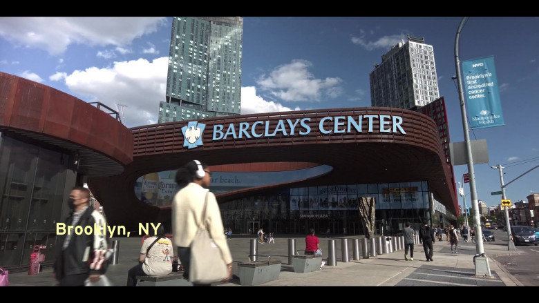 Corona Extra and Barclays Center in Mr. Throwback S01E02 (2024) - 549705