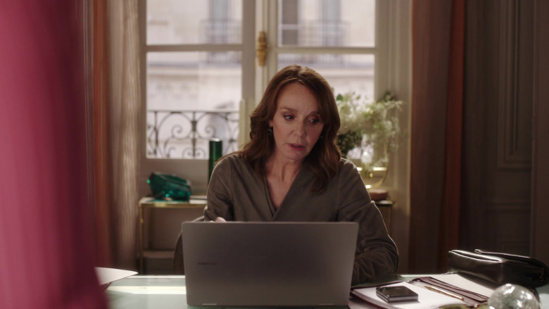 Samsung Laptop and Samsung Galaxy Z Flip Smartphone in Emily in Paris S04E01 (2024) - 553372