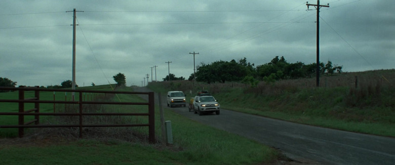 Chevrolet Express Car (Scene 5) in Twisters (2024) - 551245