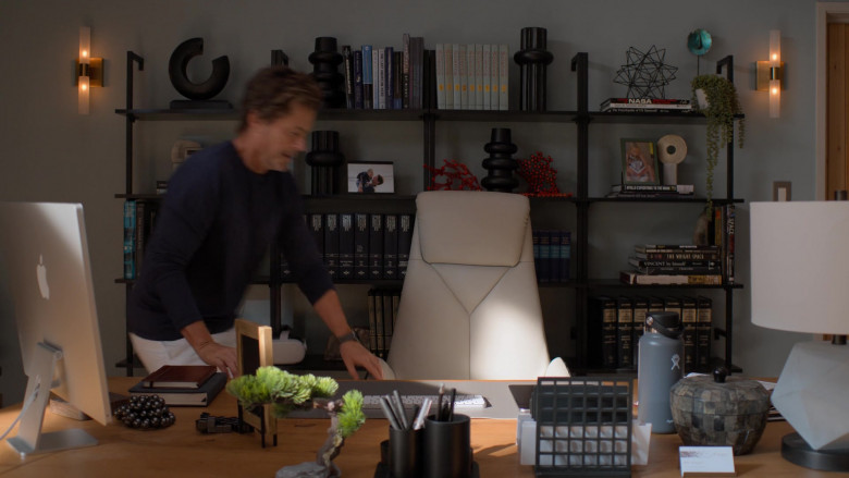 Apple iMac and Hydro Flask in Unstable S02E02 "Winning Time" (2024) - 546351