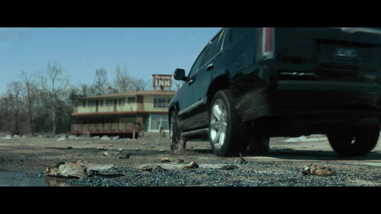 Cadillac Escalade and Chevrolet Cars (Scene 1) in The Umbrella Academy S04E05 (2024) - 550416