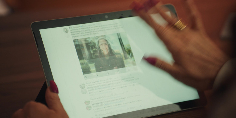 Microsoft Surface Tablet, Keyboard and Mouse (Scene 1) in The Mallorca Files S03E02 (2024) - 558901