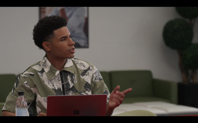 #713 – ProductPlacementBlog.com – Bel-Air S03E04 (2024) – Product Placement Tracking (Timecode – 00h 11m 52s)