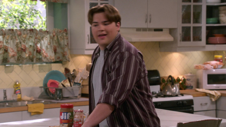 Jif Peanut Butter and Smuckers in That 90s Show S03E03 (2024) - 556495