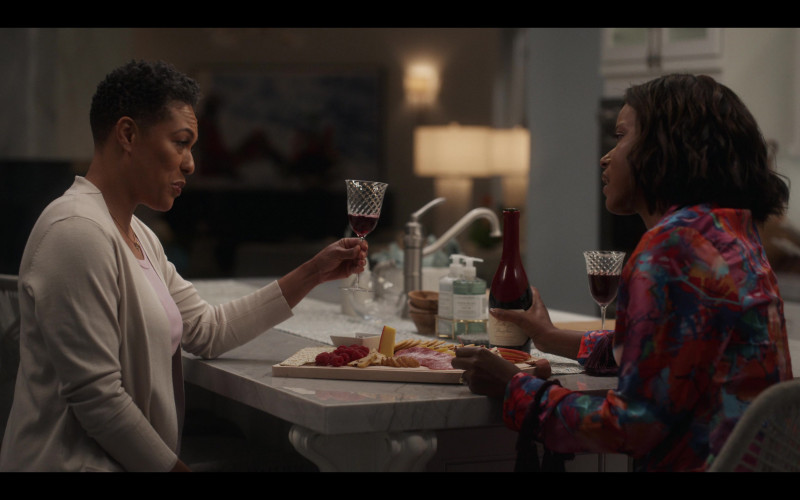 #868 – ProductPlacementBlog.com – Bel-Air S03E06 (2024) – Product Placement Tracking (Timecode – 00h 14m 27s)