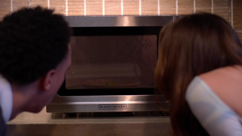 Black + Decker Microwave Oven in Unstable S02E01 "Shanked" (2024) - 546811