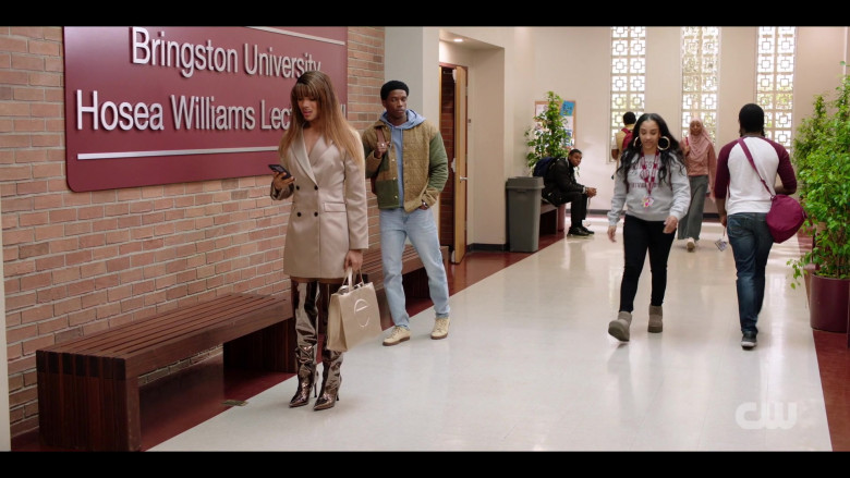 Telfar Bag in All American Homecoming S03E06 (2024) - 552096